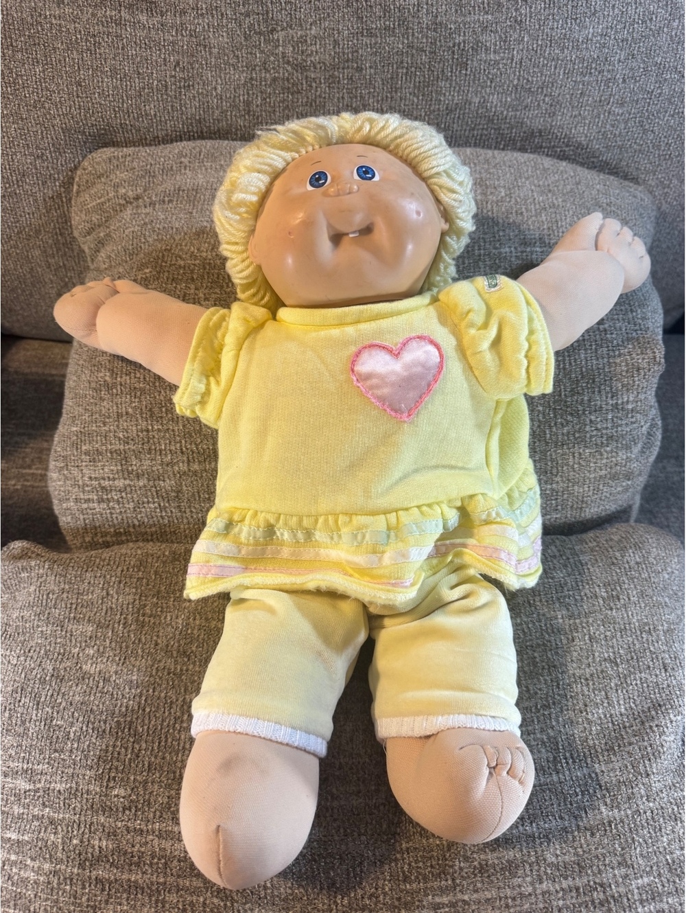 Vintage 1982 Cabbage Patch Kid Blonde Yarn Hair Blue Eyes Dimple Signed Coleco